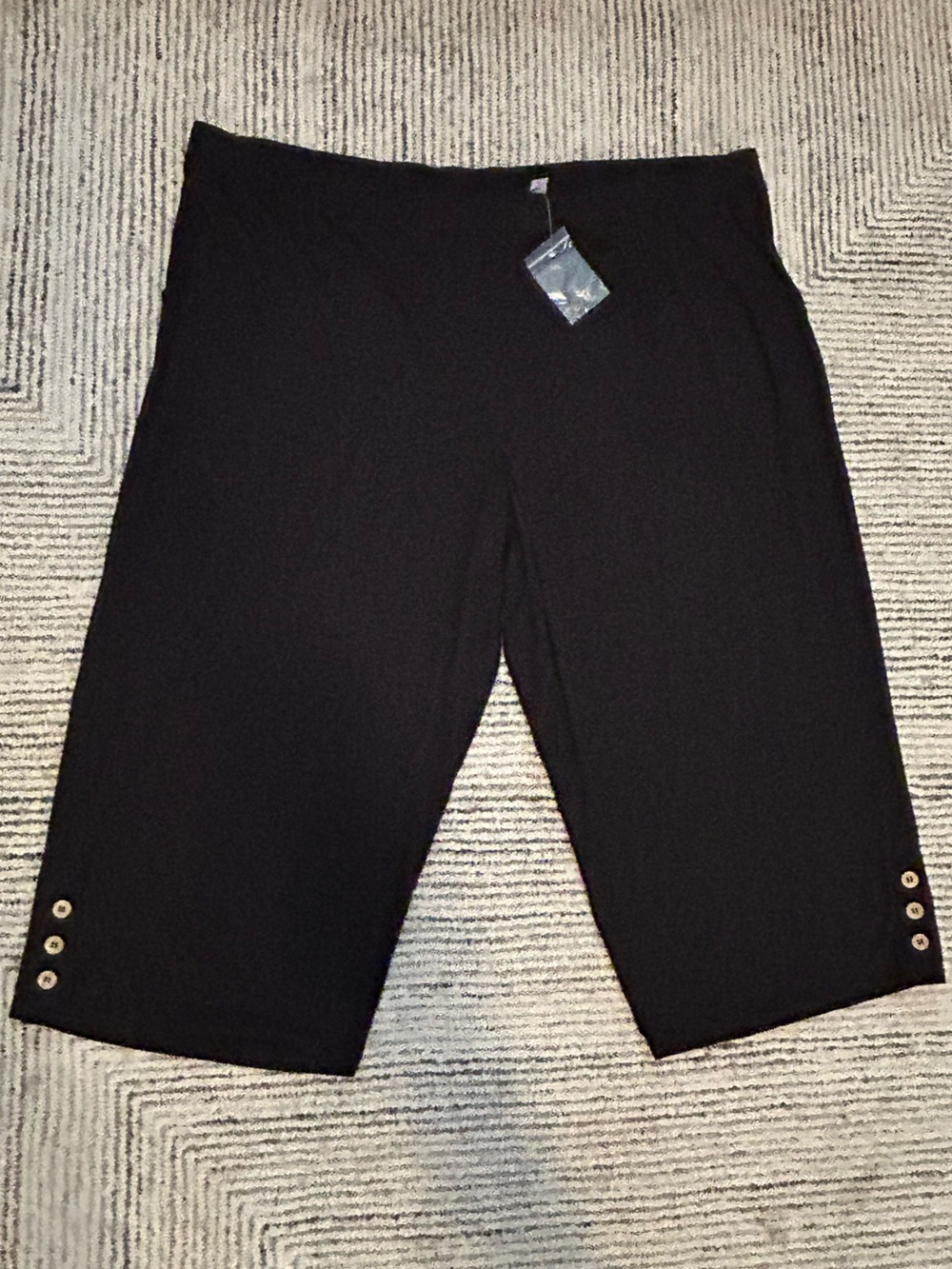 Susan Graver Black Capri Pants Button Detail Size 3X